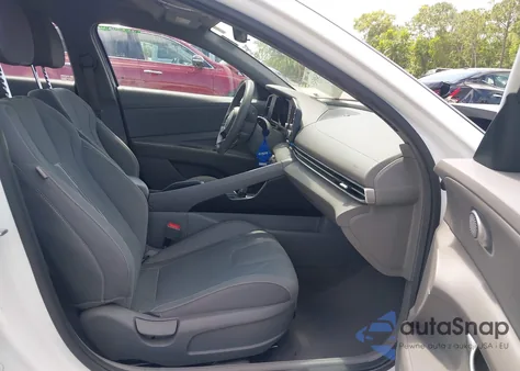 2022 Hyundai Elantra Sel z USA, uszkodzony, nr VIN 5NPLM4AG1NH071643